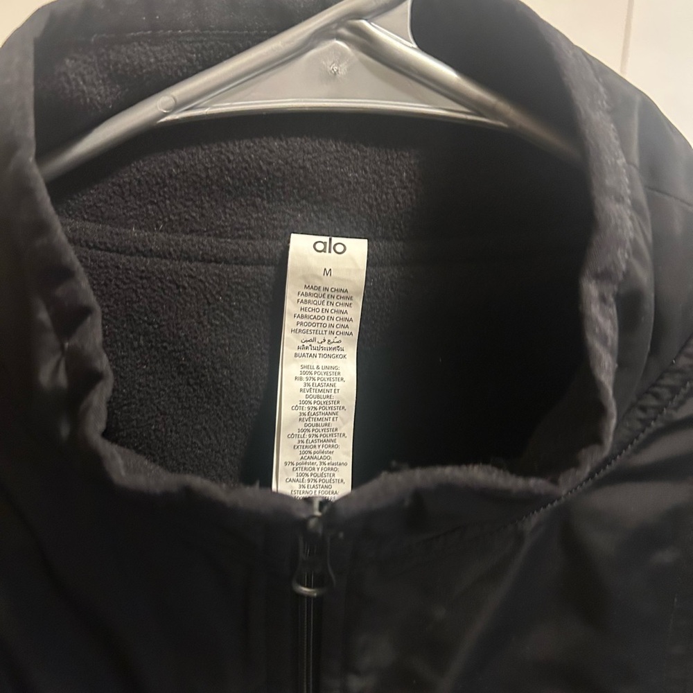 ALO YOGA in motion vest size M - Picture 4 of 5